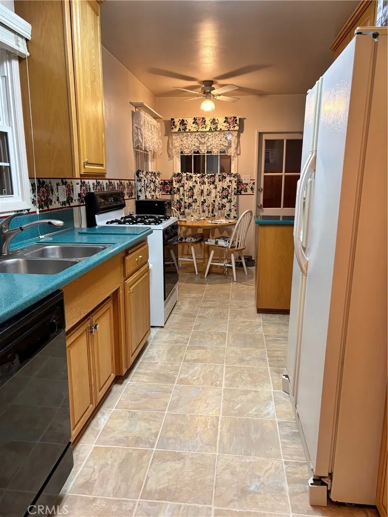 2353 Stanbridge Avenue, Long Beach, California 90815 home-pic-4